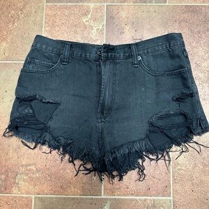 Abercrombie & Fitch High Rise Short Distressed